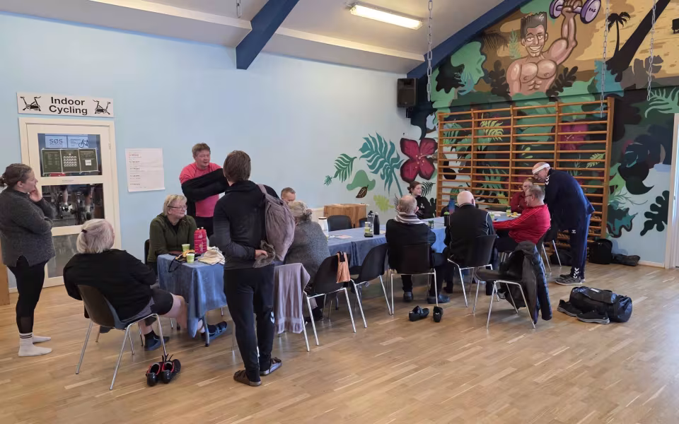Seks timers cykelglæde i Trim Tistrup gav små 9.000 kr. til Julemærkehjemmet Fjordmark.