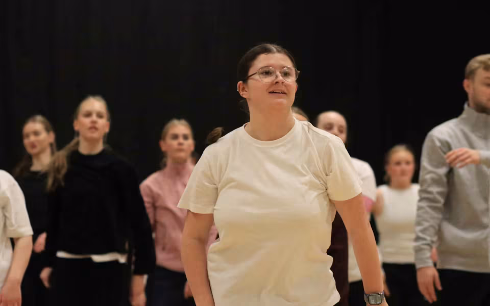 Forventningsfulde gymnaster gør klar