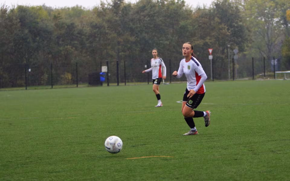 Varde IF U-16 Piger tabte hjemmekampe i regn