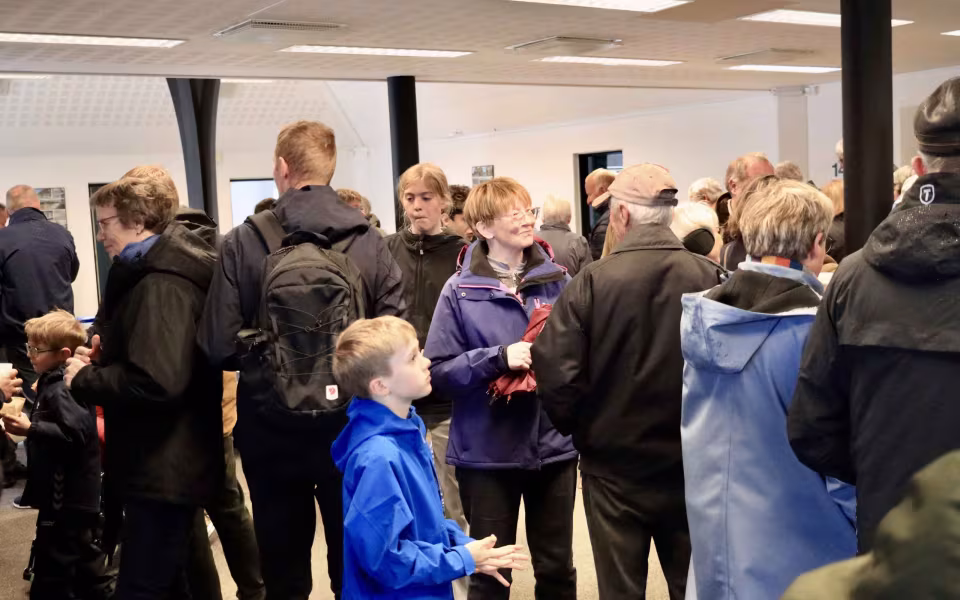 Blå Kugle pryder nu bybilledet
