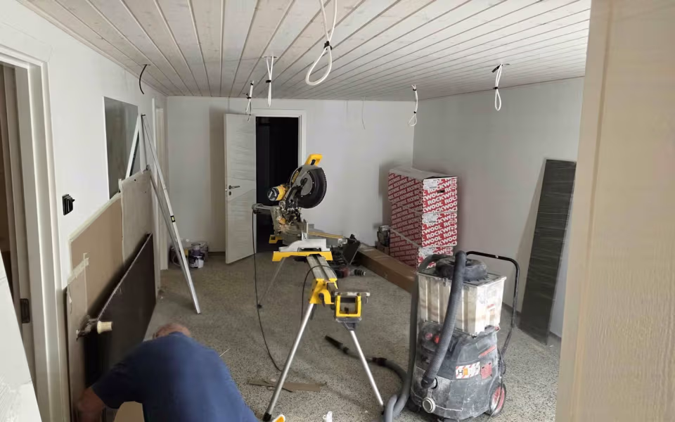 Færdig om en uge tid. Strellev Forsamlingshus er i gang med en omfattende renovering.