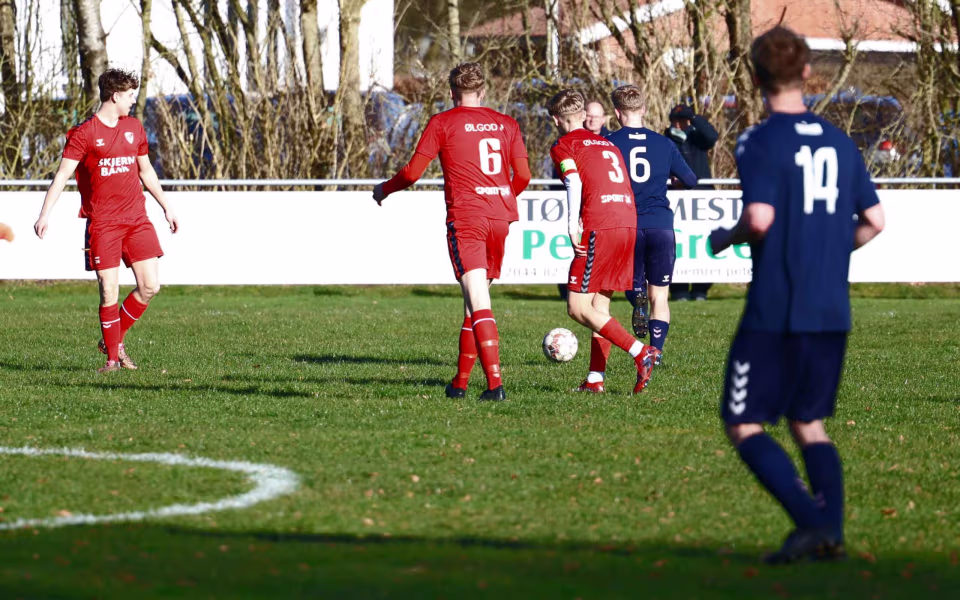 Fodbold Serie 3 herre Ølgod vandt hjemme 4-3 over HTS - Se billeder fra kampen.