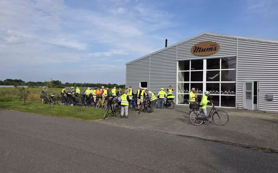 Tistrup Cykler Sammen på smagfuldt besøg hos Mums Kager i Skovlund