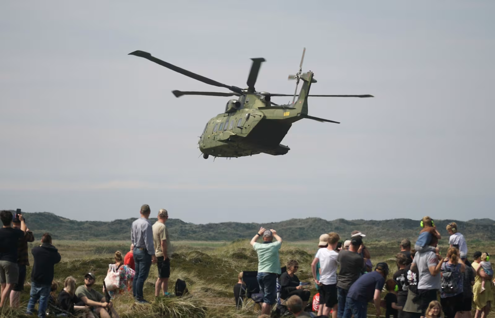 Kom helt tæt på kampvogne og fly