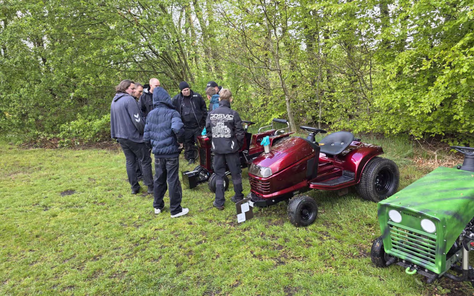 Havetraktortræk trak publikum til Krusbjerg Stadion – Se de mange billeder