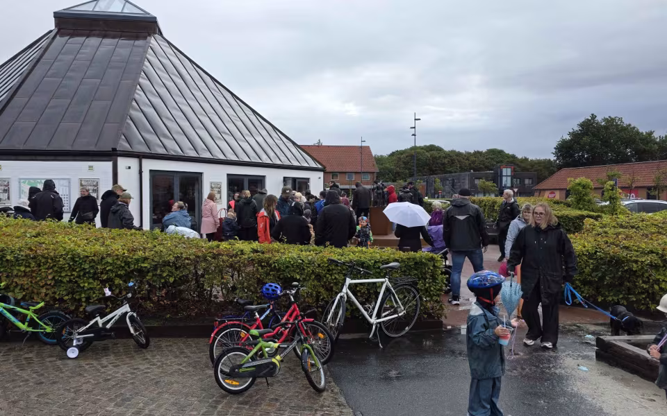 Regnen lagde en dæmper på Torvedagen i Ølgod, men ikke på humøret - Se billeder fra dagen