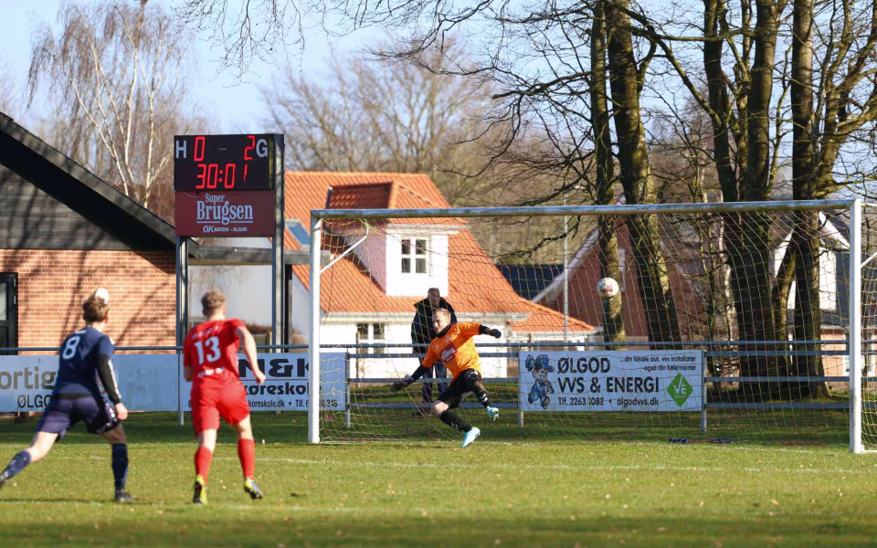 Fodbold Serie 3 herre Ølgod vandt hjemme 4-3 over HTS - Se billeder fra kampen.