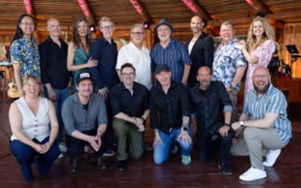 Neighbours & Friends fylder Ansager Kirke med musik