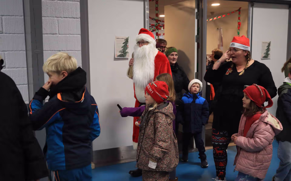 Julemarked samlede Billum i hallen