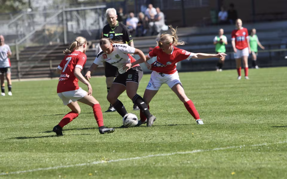 Varde U-19 piger sejrer hjemme