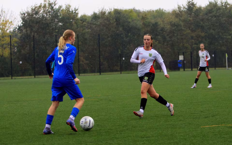Varde IF U-16 Piger tabte hjemmekampe i regn