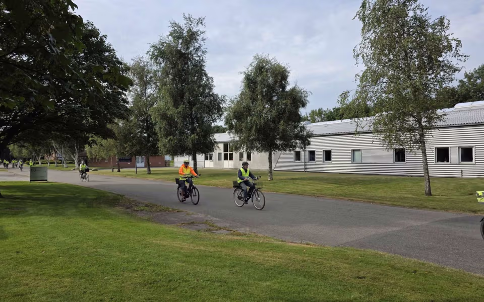 Tistrup Cykler Sammen på smagfuldt besøg hos Mums Kager i Skovlund