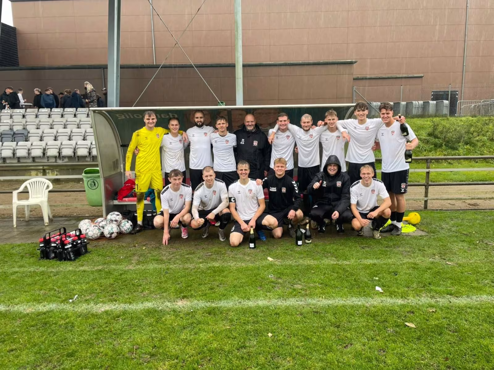 Serie 2 holdet der sikrede oprykning
