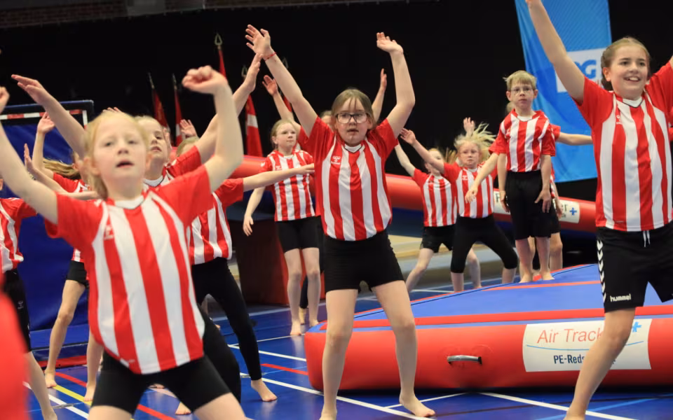 Salto Kids charmerer ved Helleopvisning