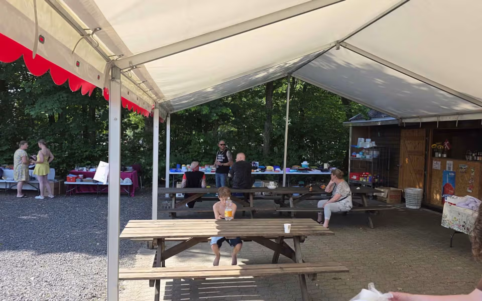 Loppemarked på Ølgod Camping blev en varm fornøjelse