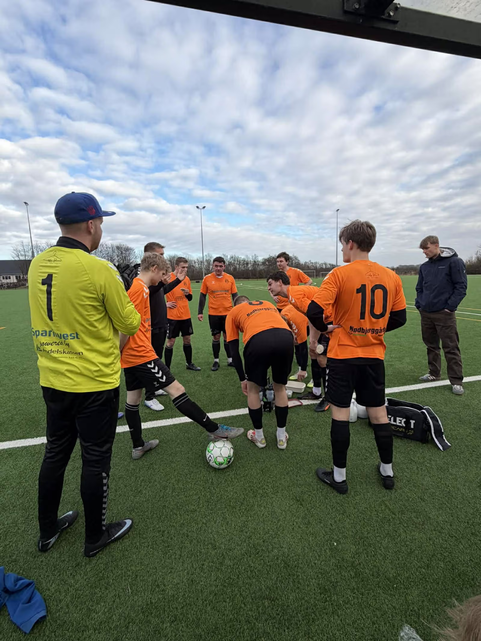 Helle FC senior fodbold leverede en stærk offensiv præstation, da holdet hjemme besejrede Ansager med hele 7-3 i Serie 4.