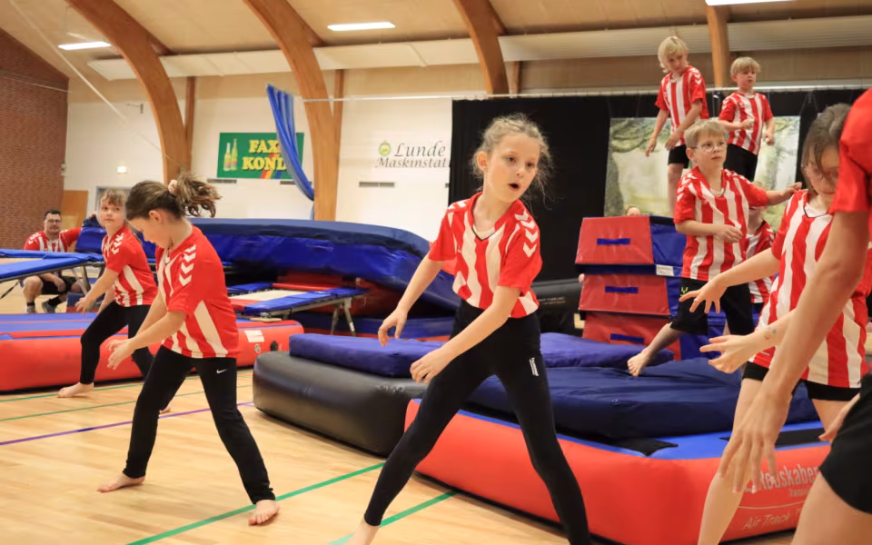 Forårsopvisning styrker integration i Outrup