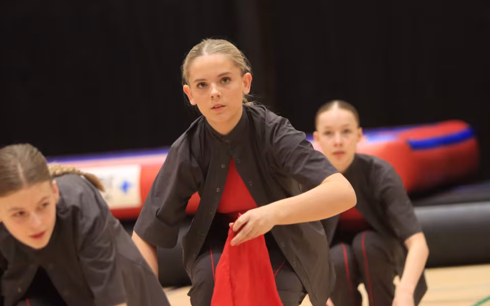 Forårsopvisning styrker integration i Outrup