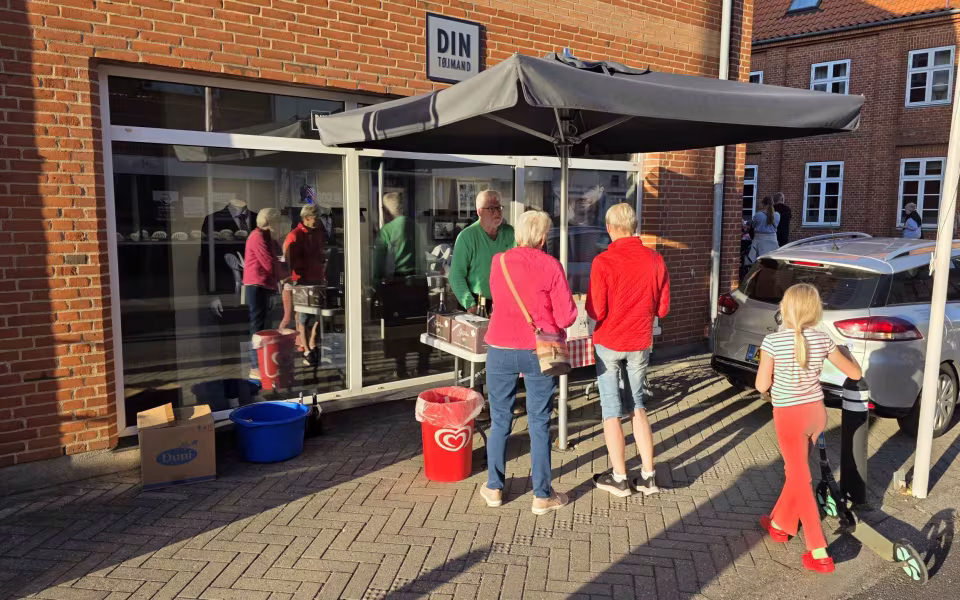 Billeder fra - Et brag af en Late Night fredag aften i Ølgod.