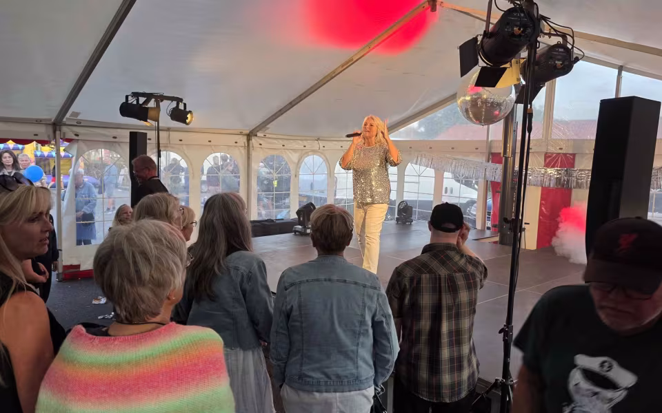 Billeder fra - Et brag af en Late Night fredag aften i Ølgod.