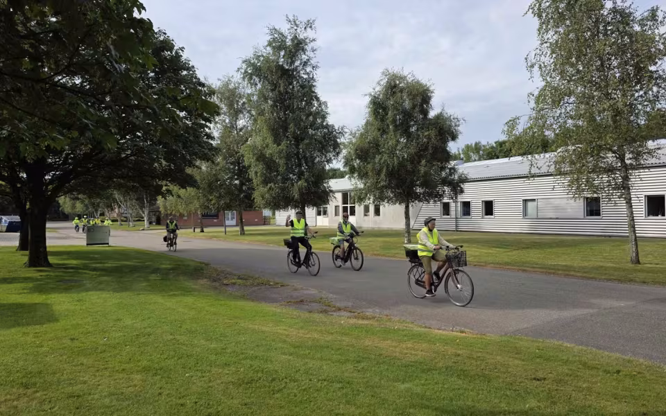 Tistrup Cykler Sammen på smagfuldt besøg hos Mums Kager i Skovlund