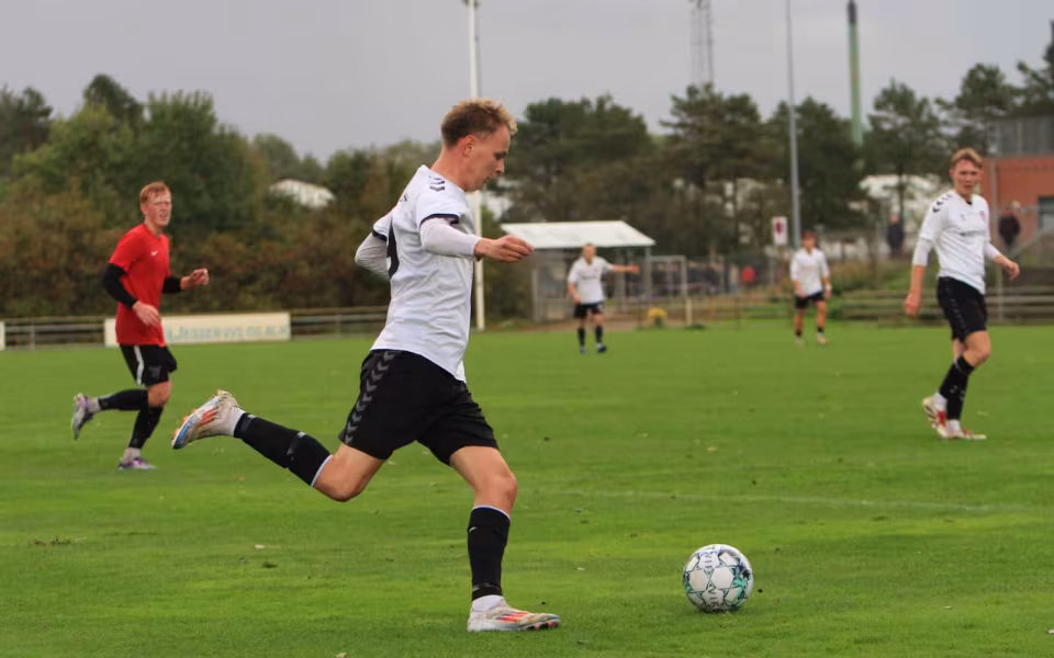 Varde redder point i overtiden