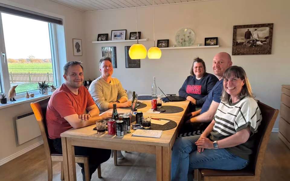 Scenetæppet sat op