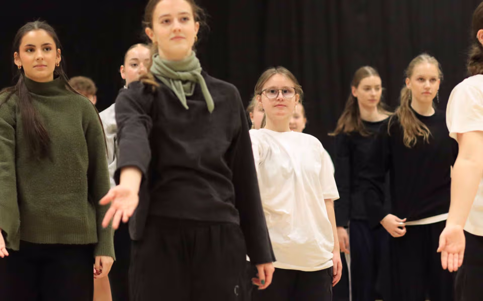 Forventningsfulde gymnaster gør klar
