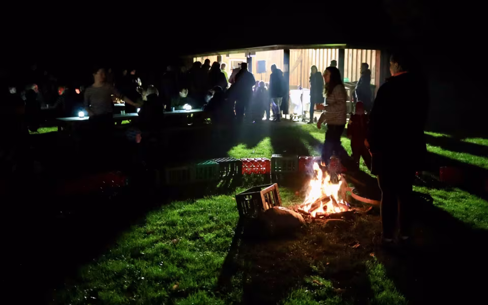 Mørkegåtur og hygge ved børnehaven