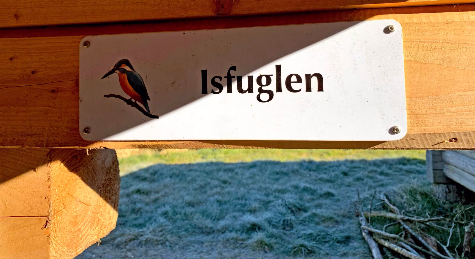 To gange med få dages mellemrum er taget på en shelter antændt på Stemmeværkspladsen