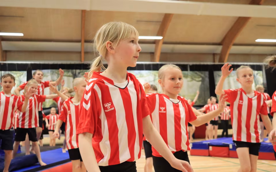 Forårsopvisning styrker integration i Outrup