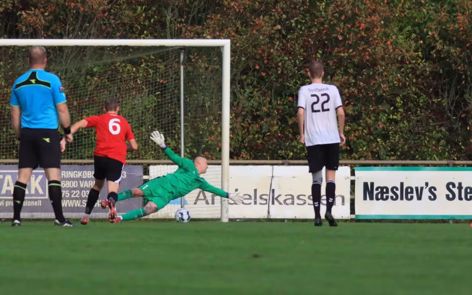 Varde redder point i overtiden