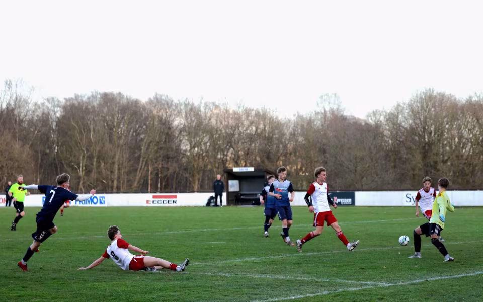 HTS U19 vinder 5-1 over SGI. Se de mange billeder.