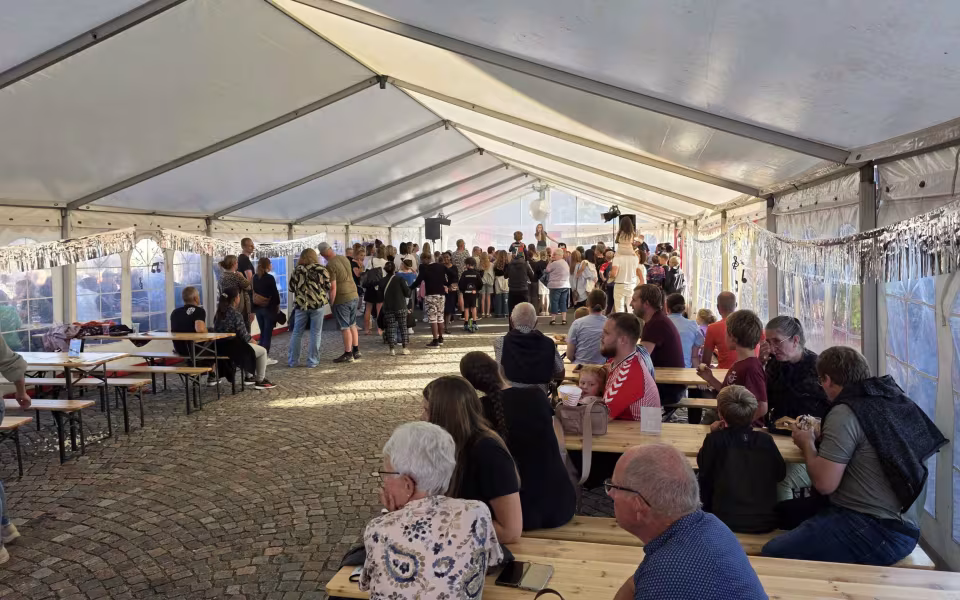 Billeder fra - Et brag af en Late Night fredag aften i Ølgod.
