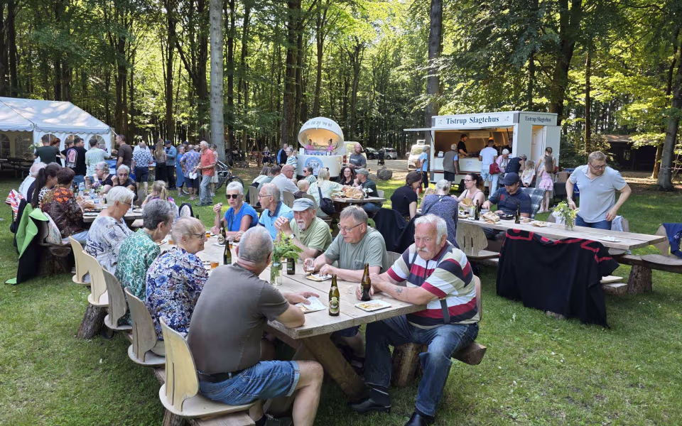 Filmklip og billeder fra Midsommerfest i Tistrup Anlæg