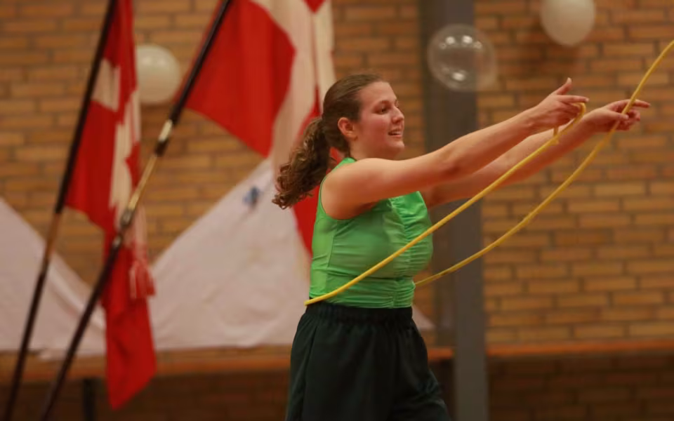 Seniorer fejrer gymnastik og fællesskab