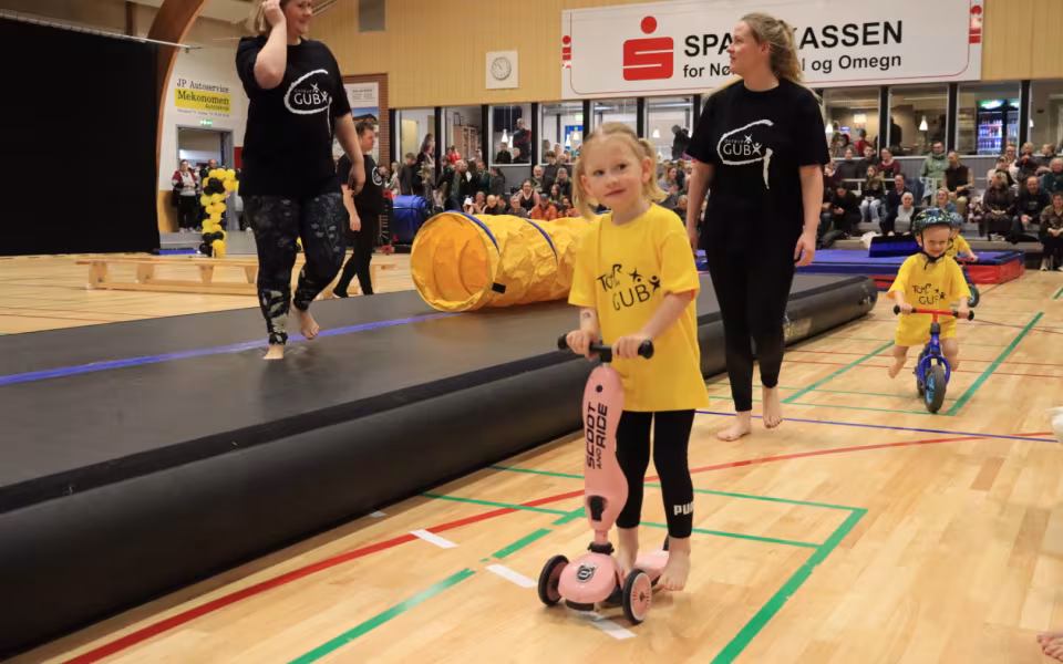Forårsopvisning styrker integration i Outrup