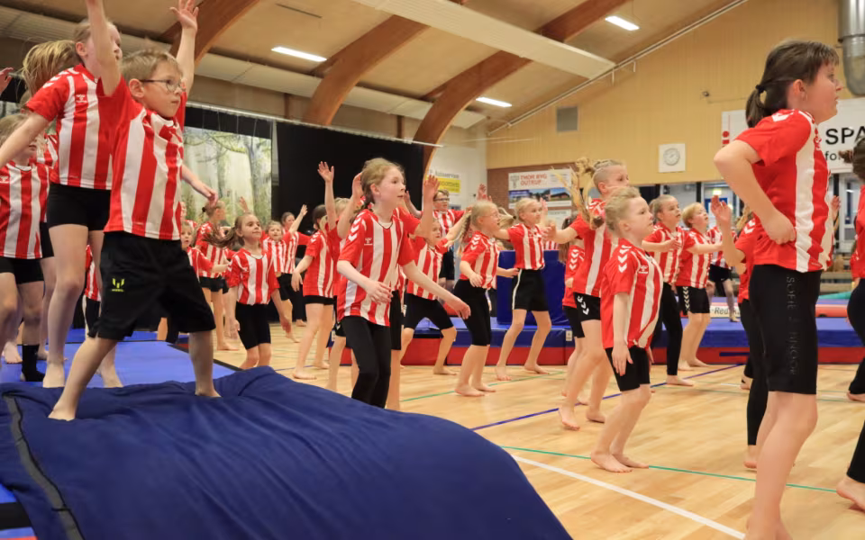 Forårsopvisning styrker integration i Outrup