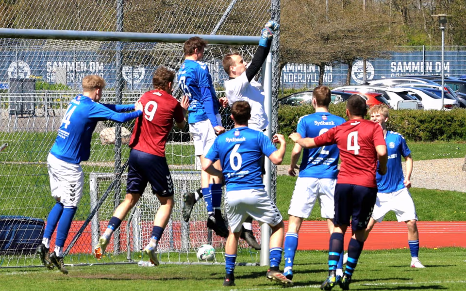 Serie 1 fodbold - HTS blev matchet hårdt i Haderslev