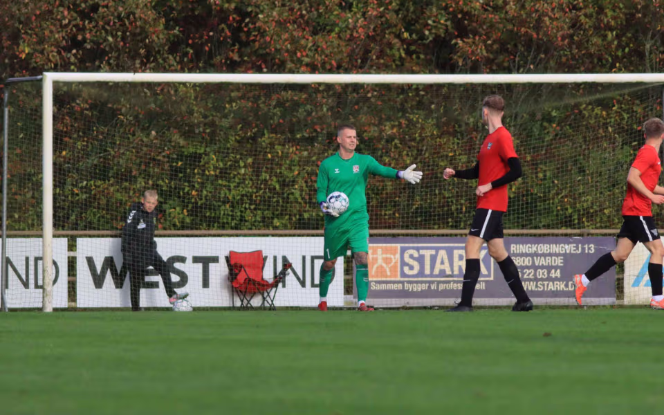 Varde redder point i overtiden