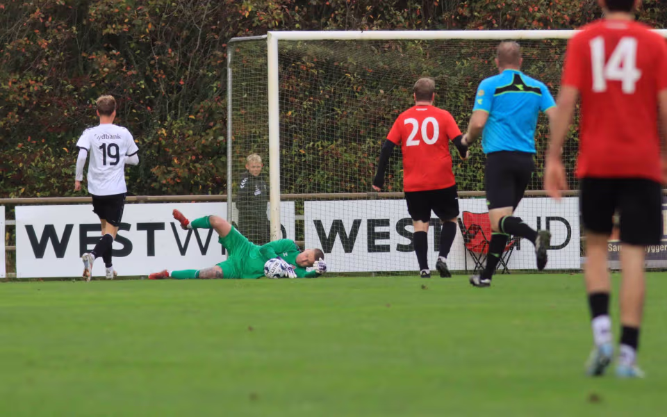 Varde redder point i overtiden