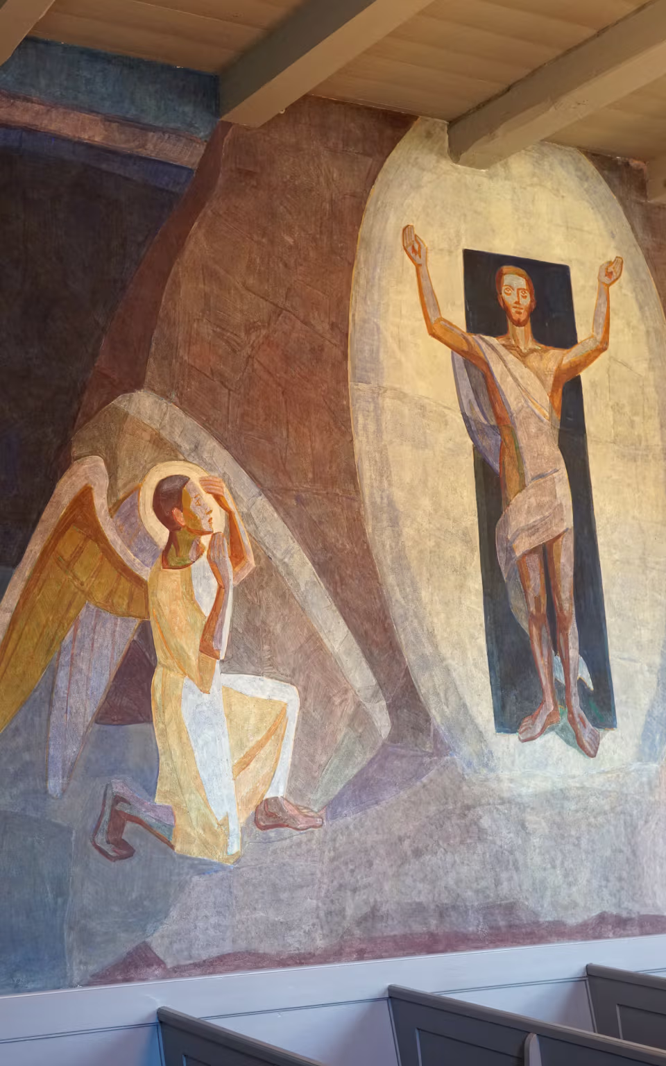 Kalkmaleri med korsfæstet Jesus på væggen i Lydum Kirke
