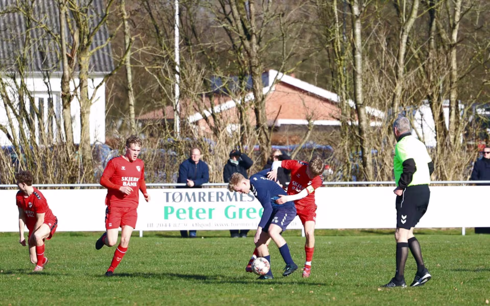 Fodbold Serie 3 herre Ølgod vandt hjemme 4-3 over HTS - Se billeder fra kampen.