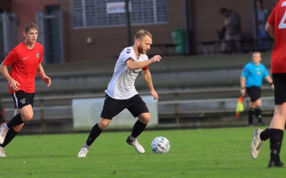 Varde redder point i overtiden