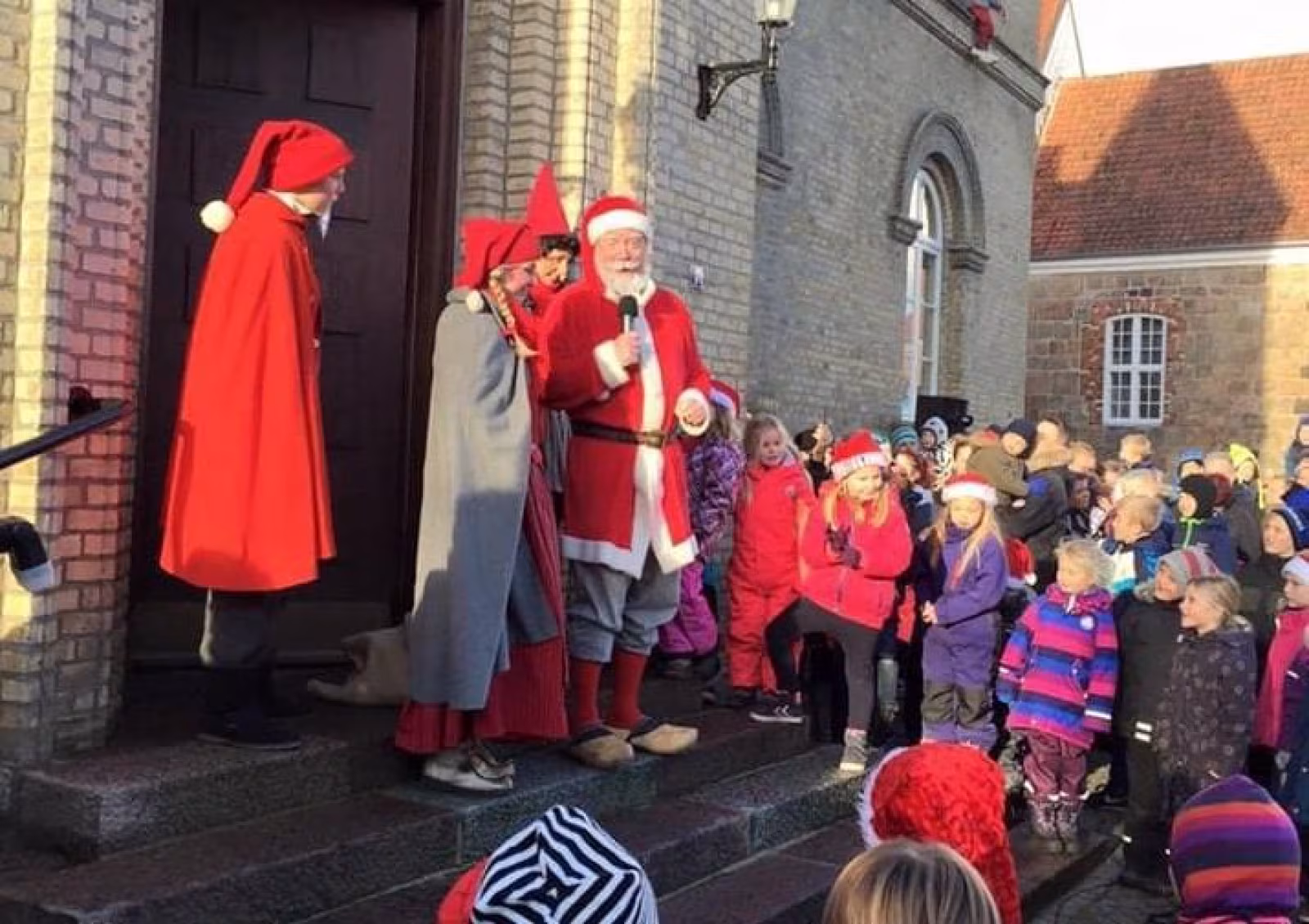 Julemanden vækkes på Varde torv