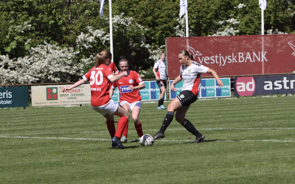 Varde U-19 piger sejrer hjemme