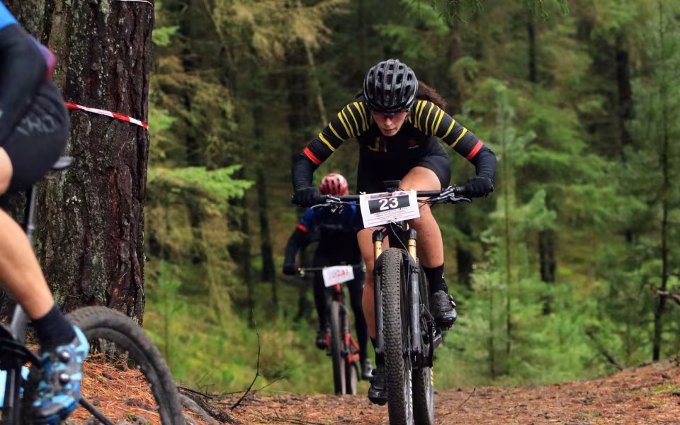 Mountainbike ryttere imponerede trods vådt vejr