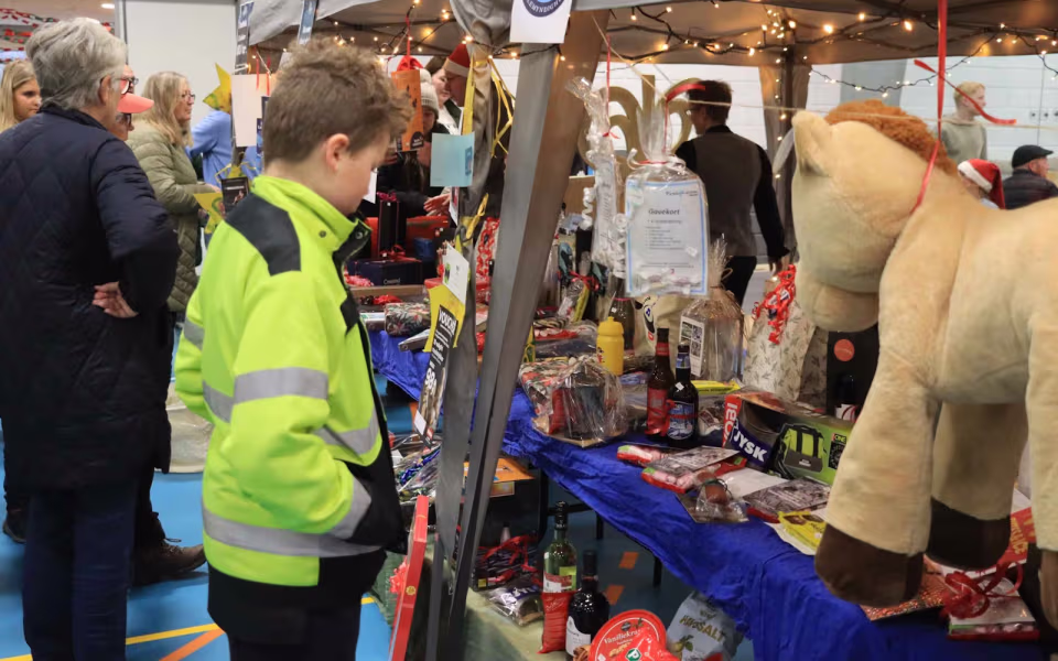 Julemarked samlede Billum i hallen