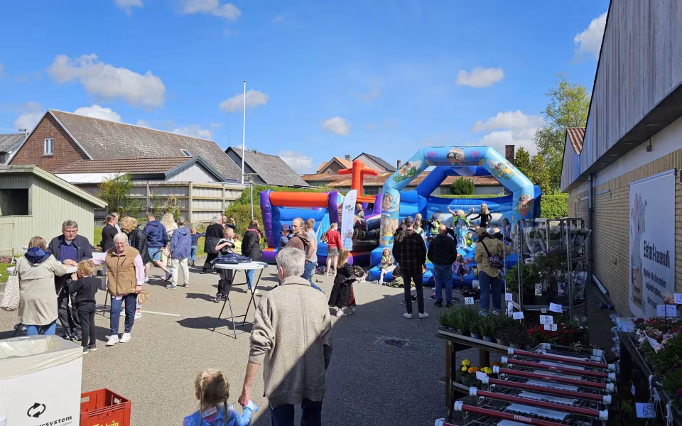 Tistrup Screaming Karneval. Billeder fra Børnehave, Plejehjem og Torvet.