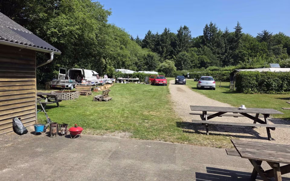 Loppemarked på Ølgod Camping blev en varm fornøjelse